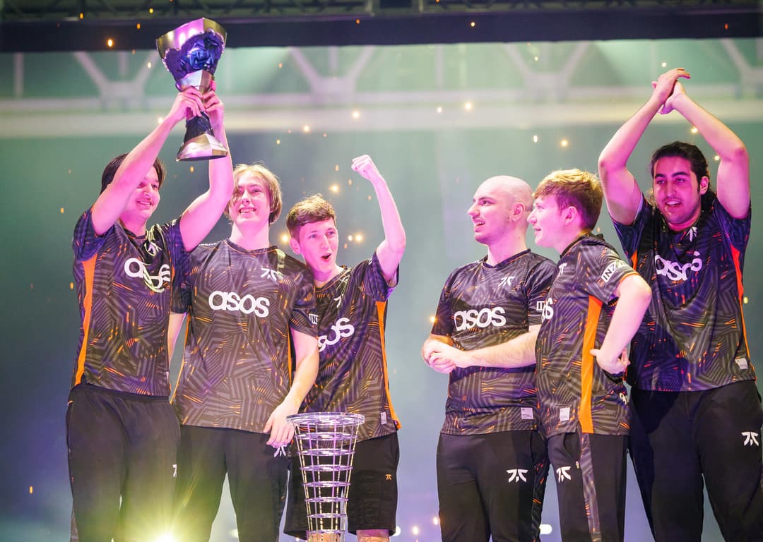 Fnatic winning Masters Tokyo. Photo by Liu YiCun/Riot Games.