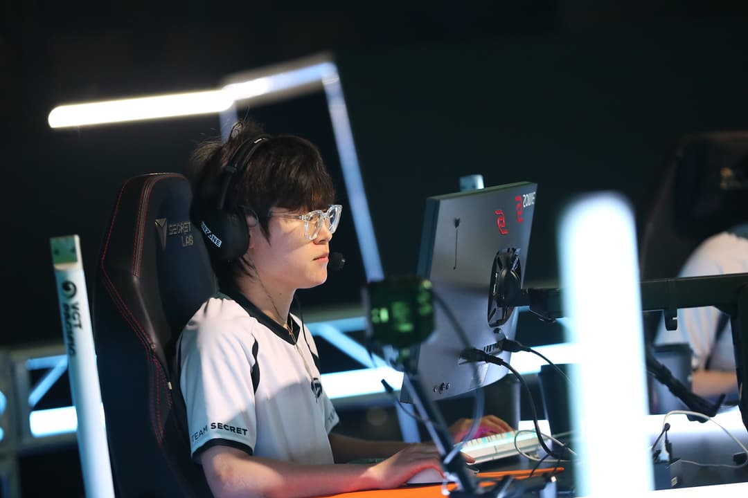 TS Sylvan wearing his headset wrong. Photo: Riot Games.