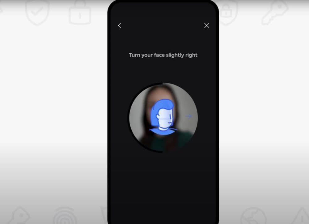 You can use your phone’s front camera to complete your age check in Roblox (Image Credit: Roblox)