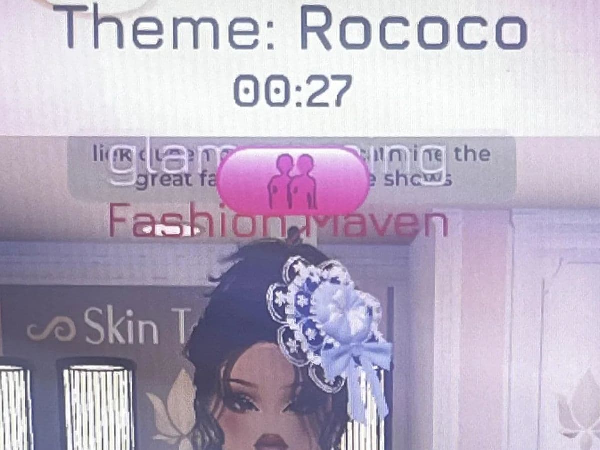 Make winner Rococo Dress to Impress outfit in 4 steps