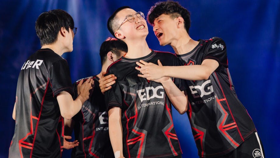 Showman on stage, humble behind the scenes, EDG KangKang: "I want to be known as a player who is not only talented, but hardworking as well.”
